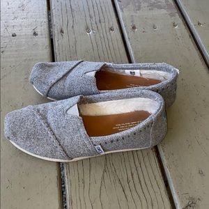 grey toms